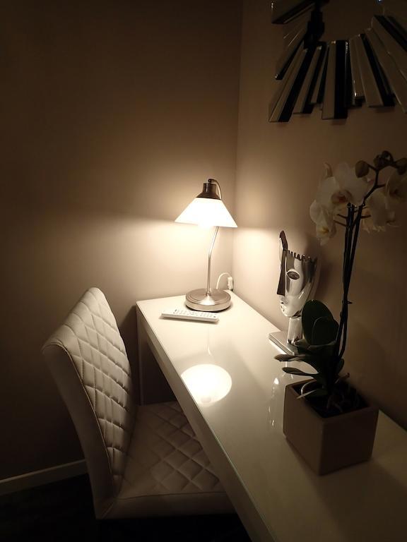 A La Fleur D Oranger - Lille La Madeleine Bed & Breakfast La Madeleine  Room photo